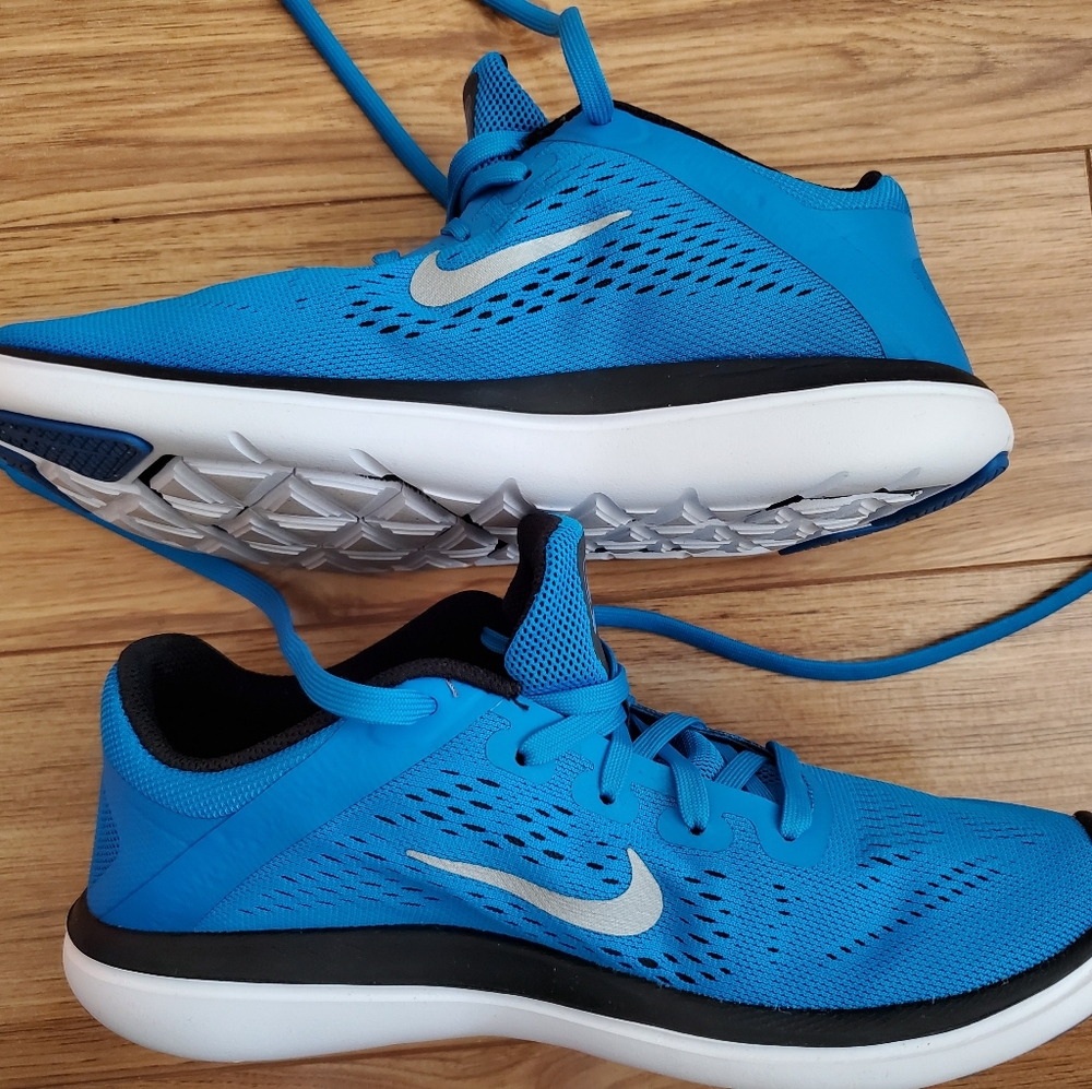 Nike Flex Shoes